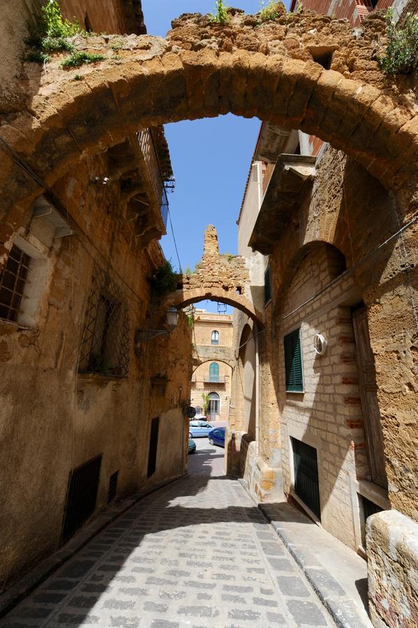 Il Cortile Del Marchese Beccadelli Bed & Breakfast Sambuca di Sicilia Dış mekan fotoğraf